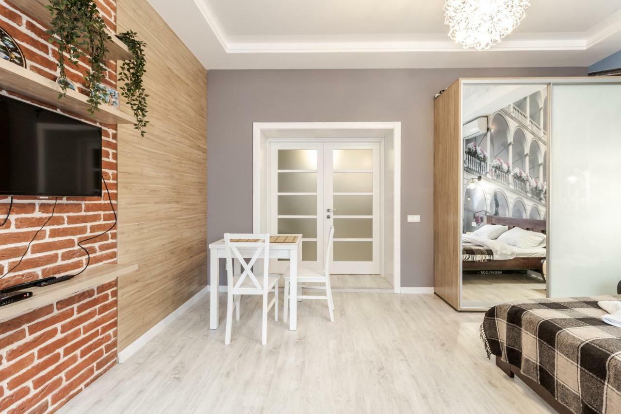 Modern Rus Lägenhet Lviv Exteriör bild